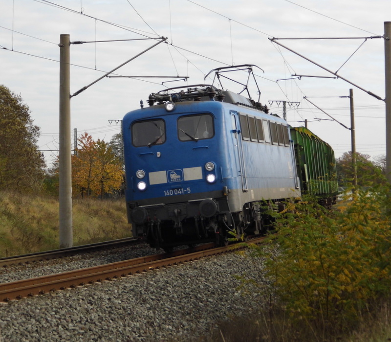 
 Am 08.11.2014 kam die 140 041-5 von der Press aus Richtung Stendal und fuhr weiter nach  Borstel bei Stendal .