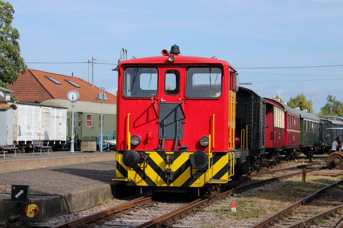  Am 3. August 2024 fand das Dampflok-und Bahnpostfest des MECL in Losheim statt. Eine Fahrzeugausstellung war einer der Programmpunkte. Hier ist ex MBE Lok 51 zu sehen 