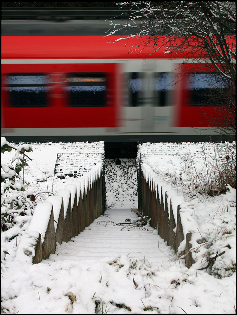 Spiegelfahrt zum Spiegeltag.Einfahrt mit dem ICE in den Hbf von  Frankfurt (Main) Foto & Bild
