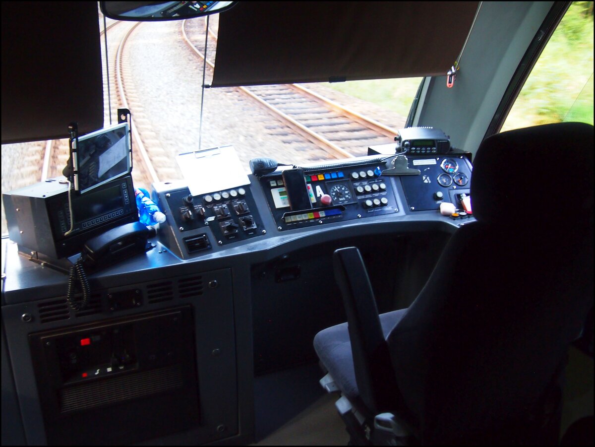  Fahrerkabine 818 245-3 in Bečov nad Teplou am 4. 8. 2024.