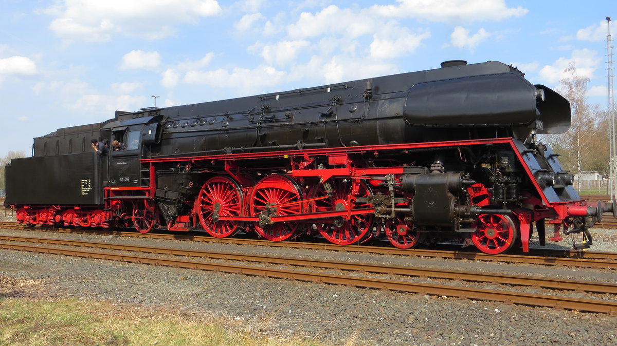  01 519 zog den Sonderzug aus Gera nach Neuenmarkt Wirsberg