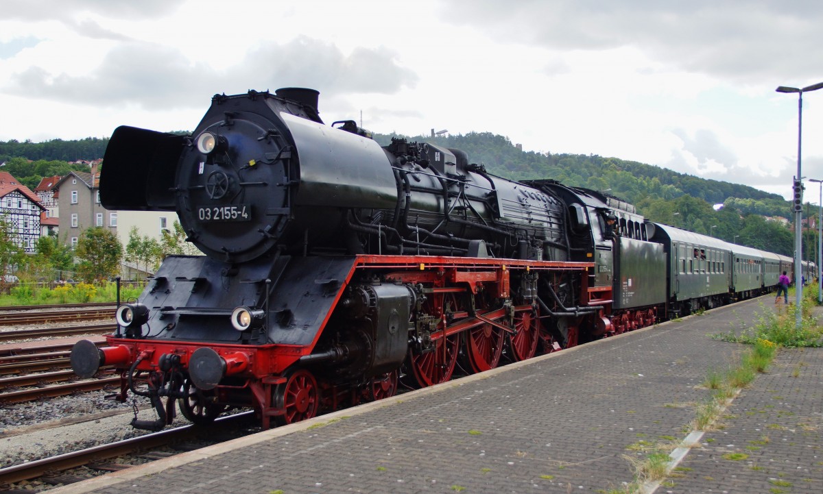 03 2155-4 fährt am 05.09.15 mit einen Sonderzug aus Berlin in den Bhf.von Meiningen ein.
