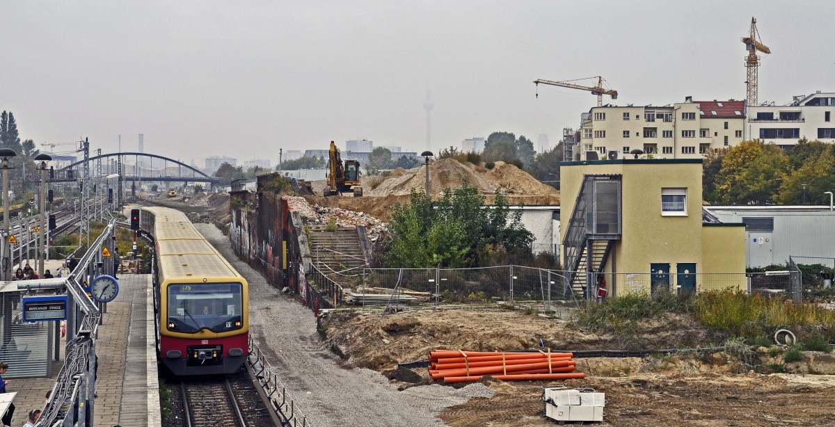 06.10.2013 Bf Ostkreuz; Blick zum ehemaligen Bstg A. Auf der Brache rechts unten befand sich der Bstg D (Stadtbahn - Lichtenberg, ...)