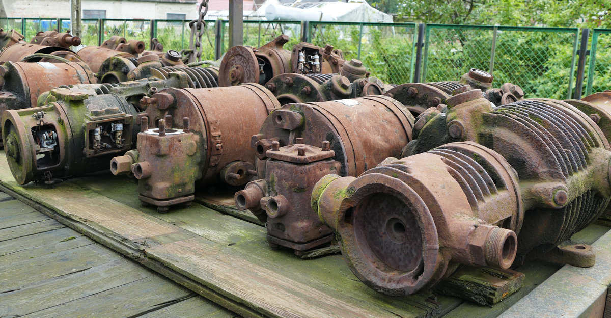 08.09.2017, Polen, Schmalspurmuseum in Gryfice (Greifenberg). Werden diese rostenden Aggregate mal einen Museumsbahner beglücken können? 