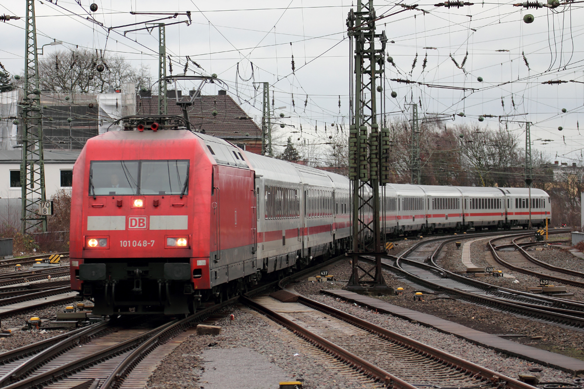 101 048-7 mit IC bei der Einfahrt in Münster Hbf. 22.12.2013