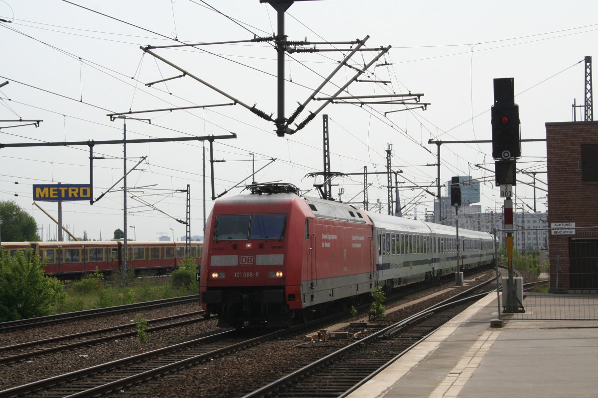 101 066-9 Einfahrt Berlin Ostbahnhof 13.05.2006