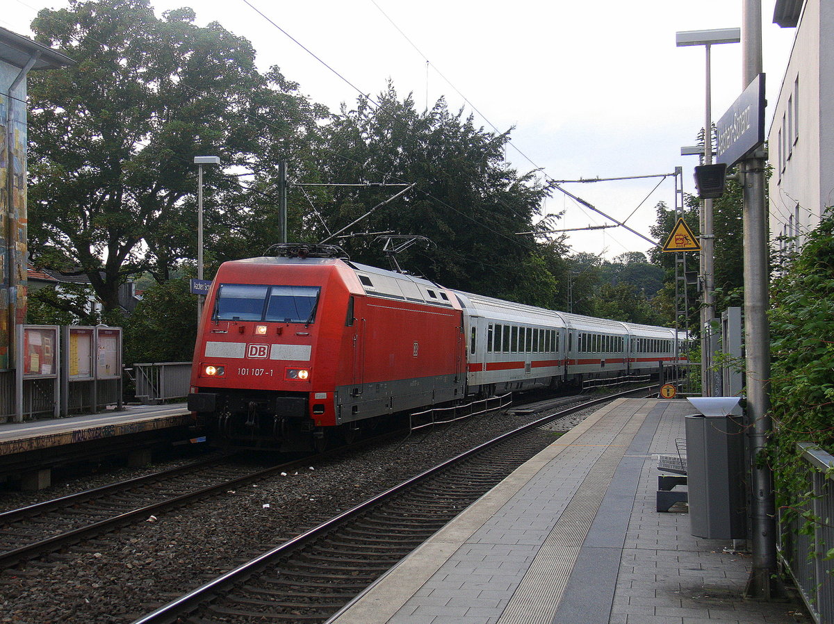 101 107-1 DB kommt mit einem IC 2223 aus Berlin nach Aachen-Hbf  und kommt aus Richtung Rheydt,Wickrath,Beckrath,Herrath,Erkelenz,Baal,Hückelhoven-Baal,Brachelen,,Lindern,Süggerrath,Geilenkirchen,Frelenberg,Zweibrüggen,Übach-Palenberg,Rimburg,Finkenrath,Hofstadt,Herzogenrath, Kohlscheid,Richterich,Laurensberg,Aachen-West und fährt durch Aachen-Schanz in Rictung Aachen-Hbf.
Aufgenommen vom Bahnsteig von Aachen-Schanz.
Am Abend vom 8.8.2016.  