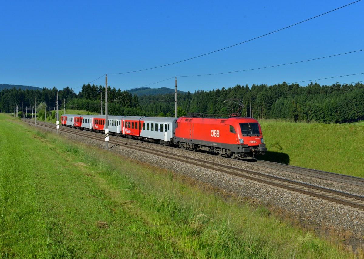 1016 045 mit einem REX am 16.06.2012 bei Pöndorf. 