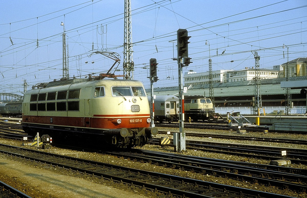   103 137  München Hbf  11.07.81