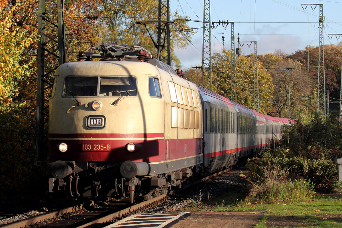 103 235-8 in Kln-West 9.11.2013 