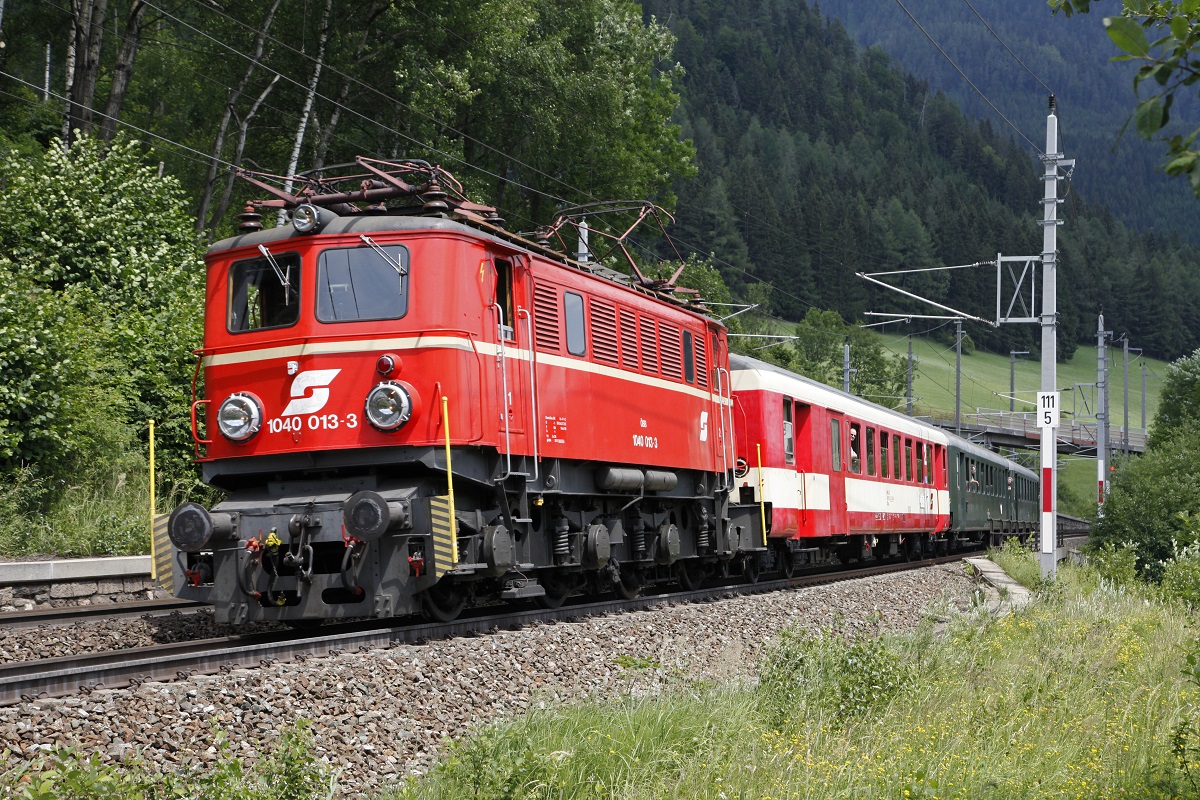 1040 013 mit Sdz14391 bei Spital am Semmering am 12.07.2015.