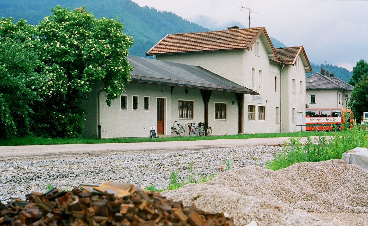 11.06.1994: Bahnhof Staudach-Egerndach der früheren Strecke von Übersee nach Marquardstein