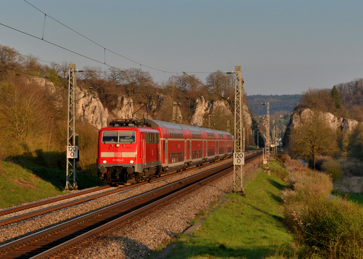 111 024 mit einer RB am 11.04.2016 bei Hagenacker. 