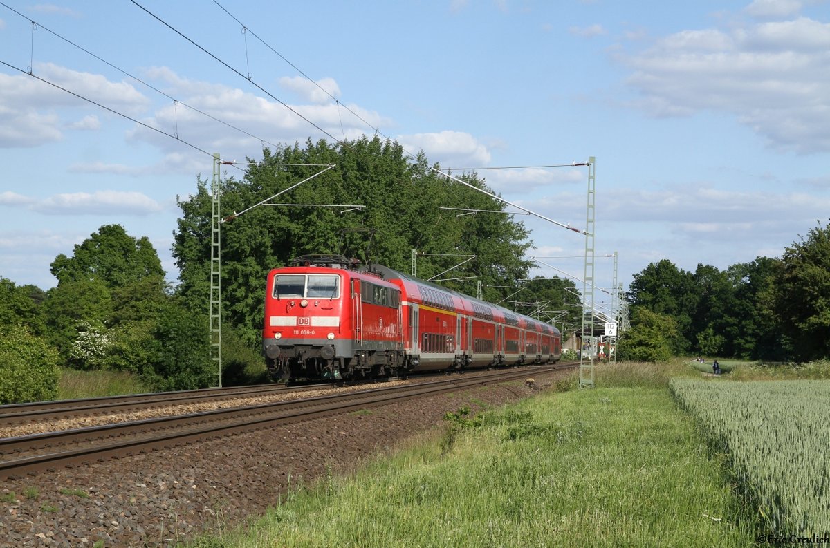 111 036 mit einem Leerpark am 10.06.15. in Bremen Mahndorf.