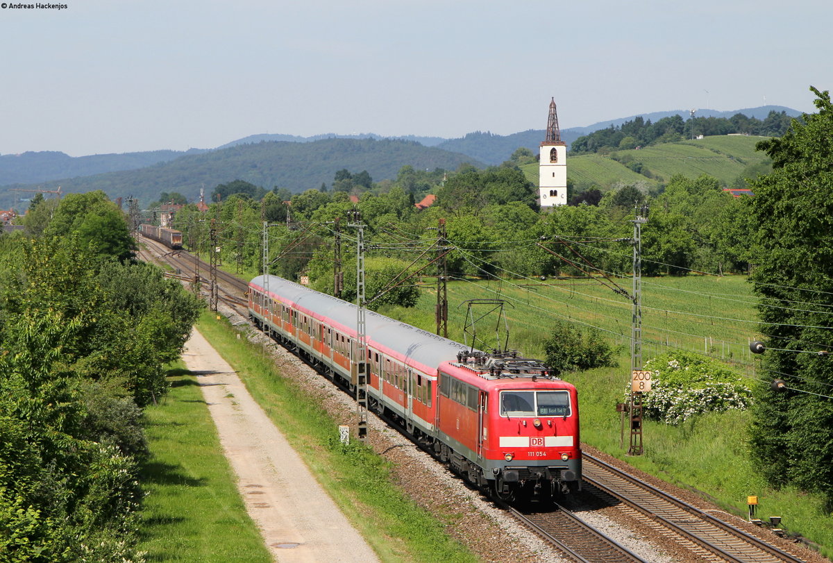 111 054-3 mit der RB 17029 (Offenburg-Basel Bad Bf) bei Denzlingen 10.6.16