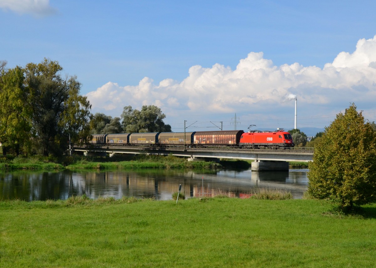 1116 059 mit dem Audizug am 16.09.2014 auf der Isarbrücke bei Plattling.