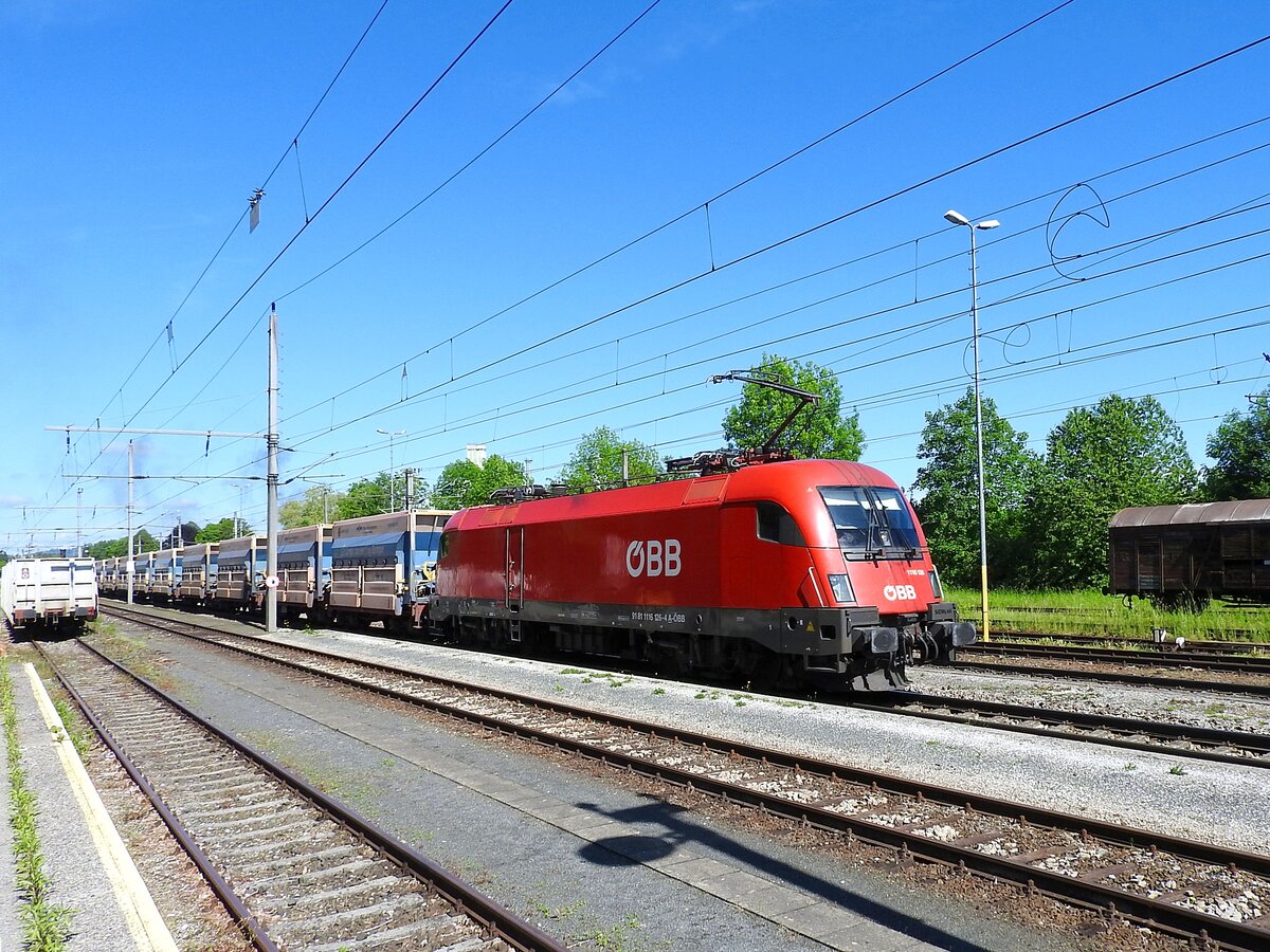 1116 126-4 durchfährt mit einem innofreight-Containerzug den Bhf. Timelkam in Richtung Linz; 240520