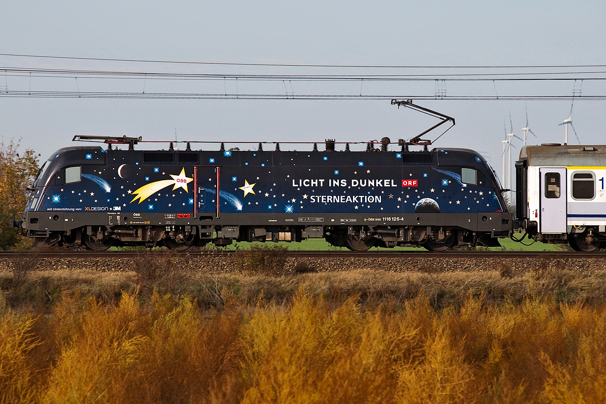 1116 126  Licht ins Dunkel Sterneaktion  am EC 103  Polonia , aufgenommen an der Landesgrenze zwischen Niedersterreich und Wien bei Sssenbrunn. Die Aufnahme entstand am 27.10.2013.