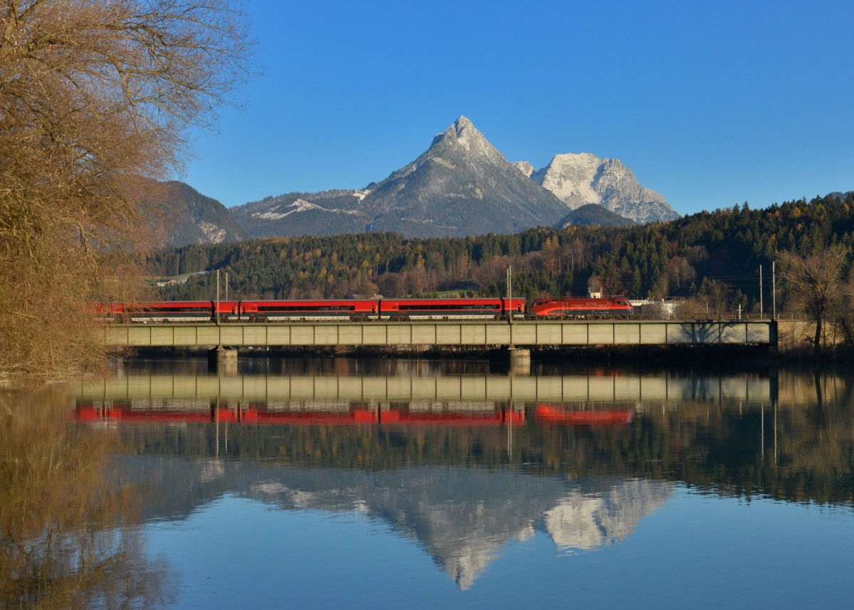 1116 200 mit RJ 564 am 24.11.2015 bei Kirchbichl. 