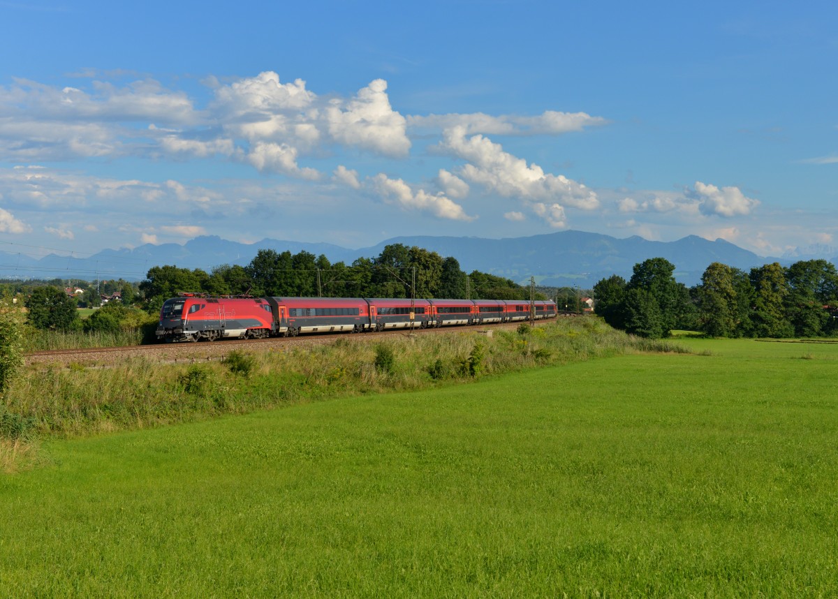 1116 208 mit einem Railjet nach München am 08.08.2014 bei Rann. 