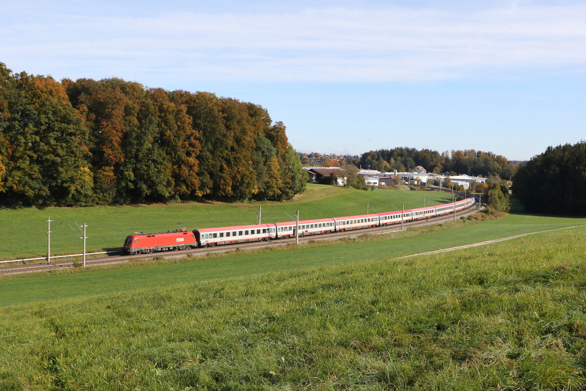 1116 252 war am 12. Oktober 2024 mit einem  EC  bei Axdorf auf dem Weg nach München.