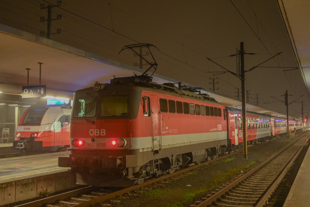 1142 638 nach Ankunft mit einem Regionalzug in Linz im Jänner 2025.