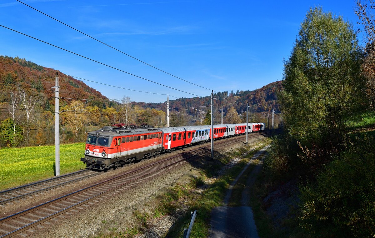 1142 688 mit REX 1779 am 31.10.2021 bei Wernstein am Inn.