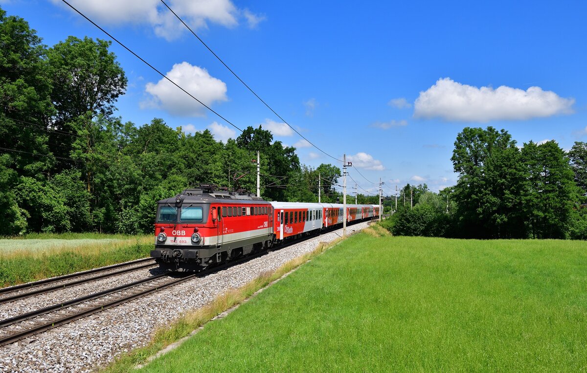 1142 693 mit einem REX am 26.06.2021 bei Kumpfmühl.