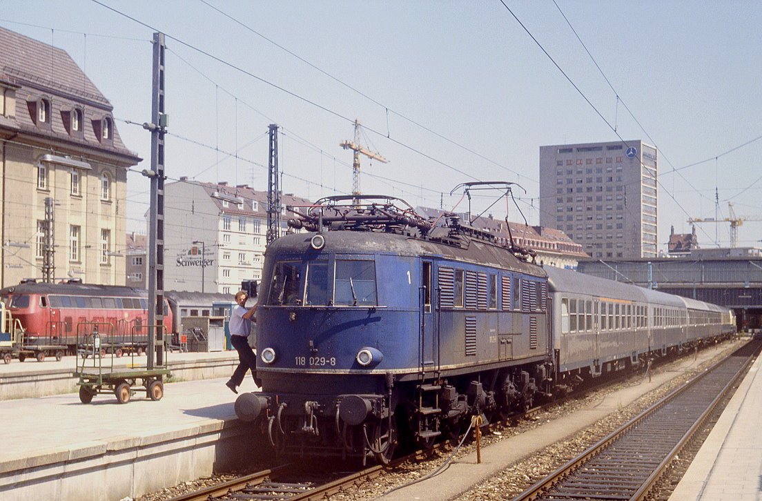 118 029, München Hbf., 17.05.1983.
