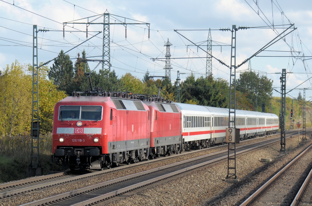 120 119 & 143 am 18.10.13 mit IC 1984 in Mnchen-Langwied