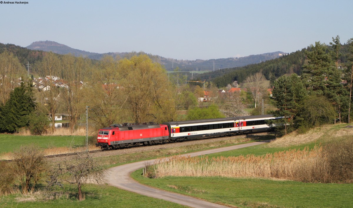 120 127-6 mit dem IC 184 (Zürich HB-Stuttgart Hbf) bei Neufra 13.4.14