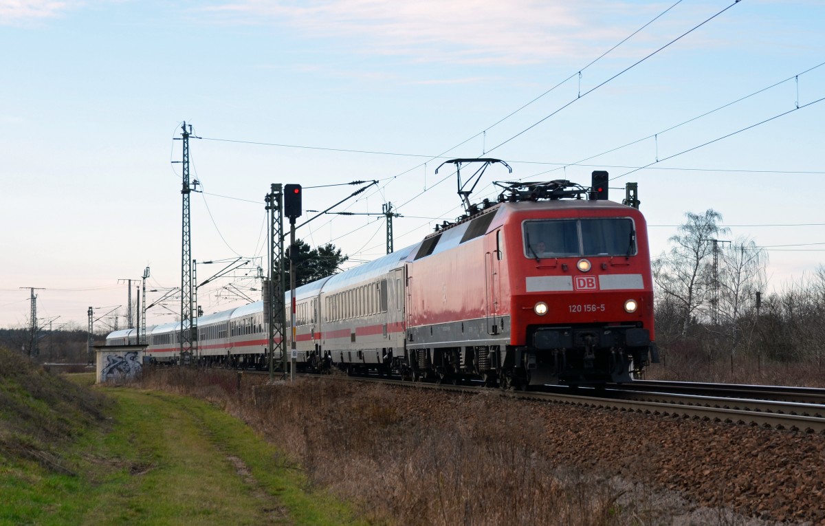 120 156 führte am 11.01.14 einen IC-Ersatzzug durch Zeithain nach Dresden. Der Zug fuhr für den ausgefallenen IC 2443.