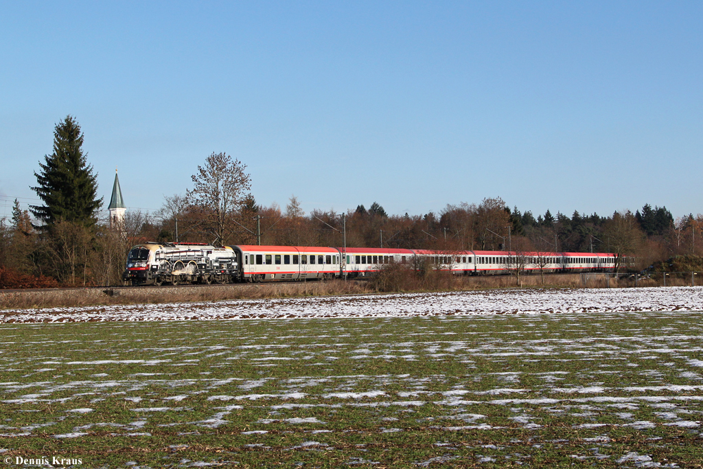 1216 020 mit EC 88 am 01.12.2013 bei Eglharting.