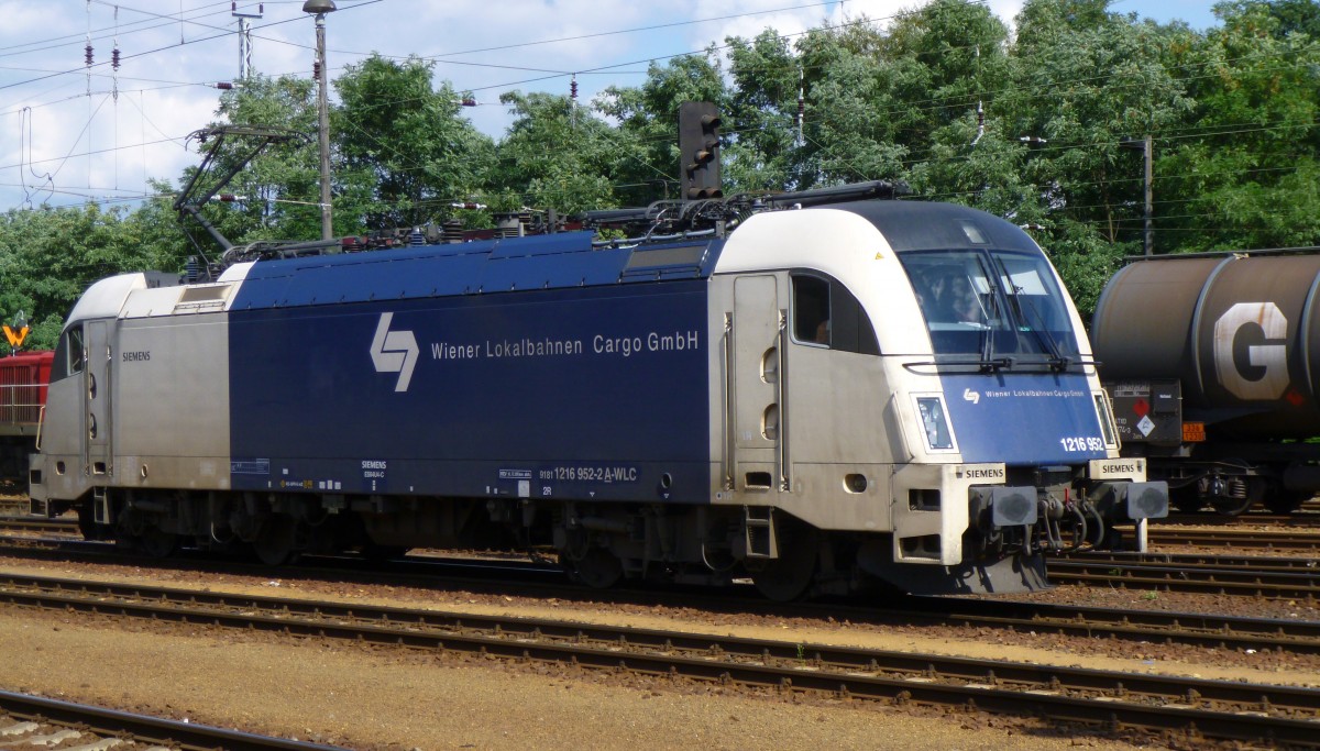 1216 952-2 beim rangieren. Aufgenommen am 19.08.2014 in Ruhland.