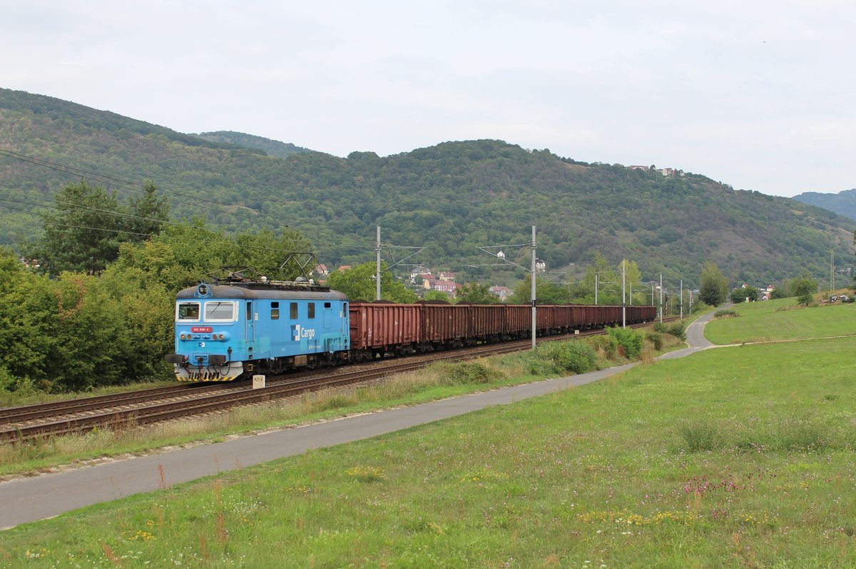 122 048-4 zu sehen am 24.08.19 bei Sebuzin.