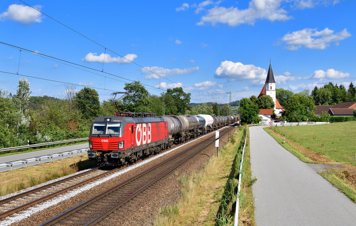 1293 090 mit einem Güterzug am 28.07.2024 bei Hausbach.