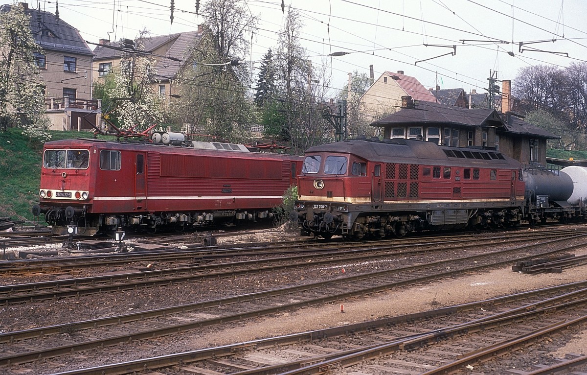  132 078 + 250 077  Camburg  03.04.90