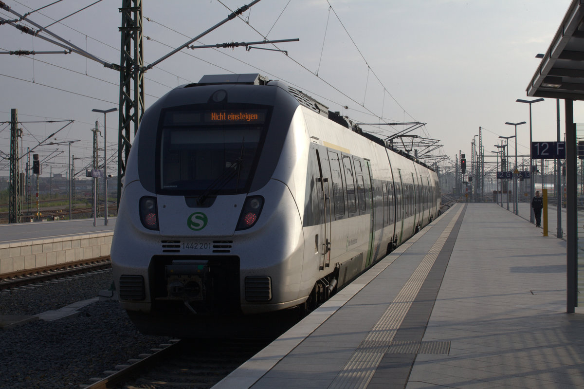  1442 201 abgestellt Leipzig Hbf. 28.05.2016  07:23 Uhr.