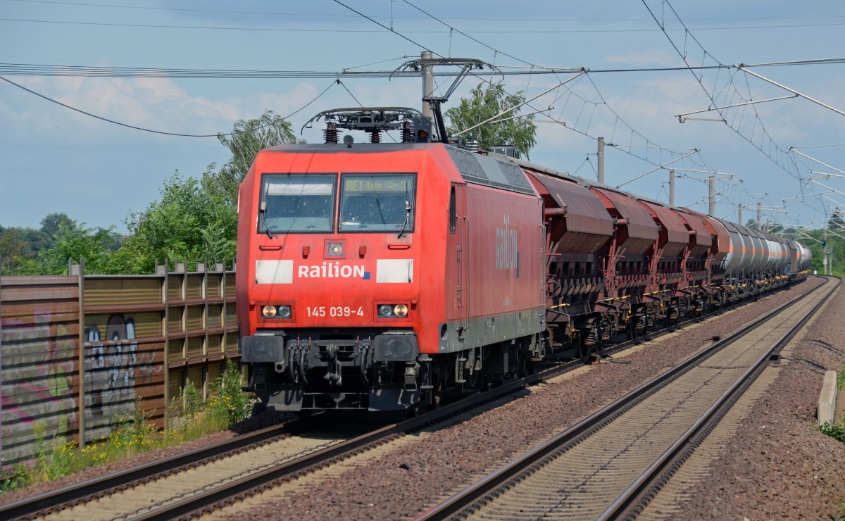 145 039 zog am 12.07.13 einen gemischten Gterzug durch Bennewitz Richtung Leipzig.