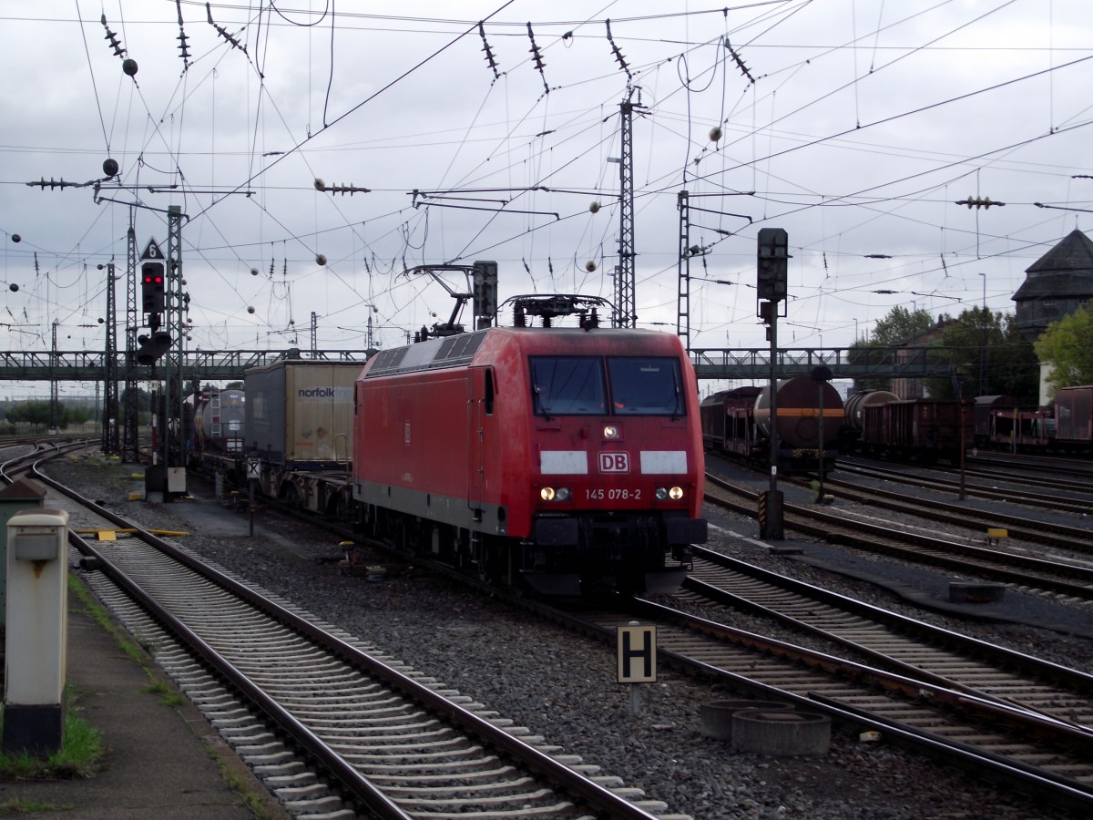 145 078-2 mit gemischten Gterzug am 17.10.13 in Mainz-Bischofsheim 