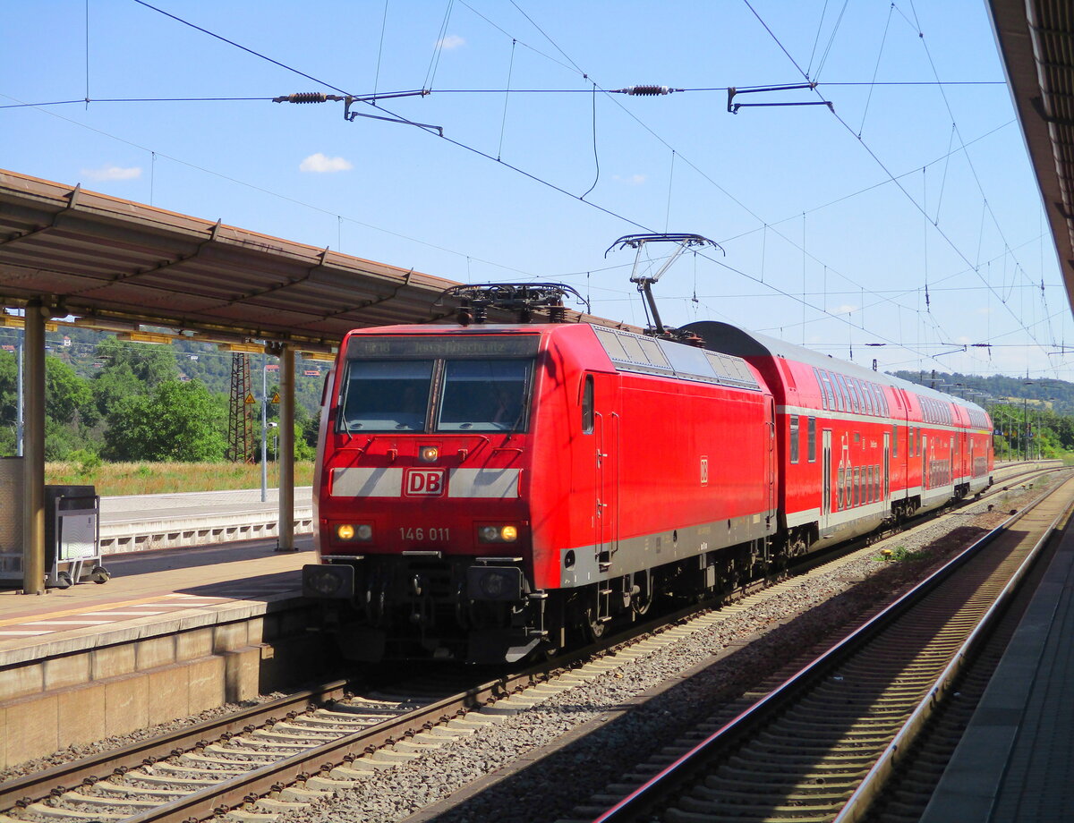 146 011 erreichte,am 07.Juli 2023,mit einem RE nach Jena Göschwitz,den Bahnhof Naumburg.