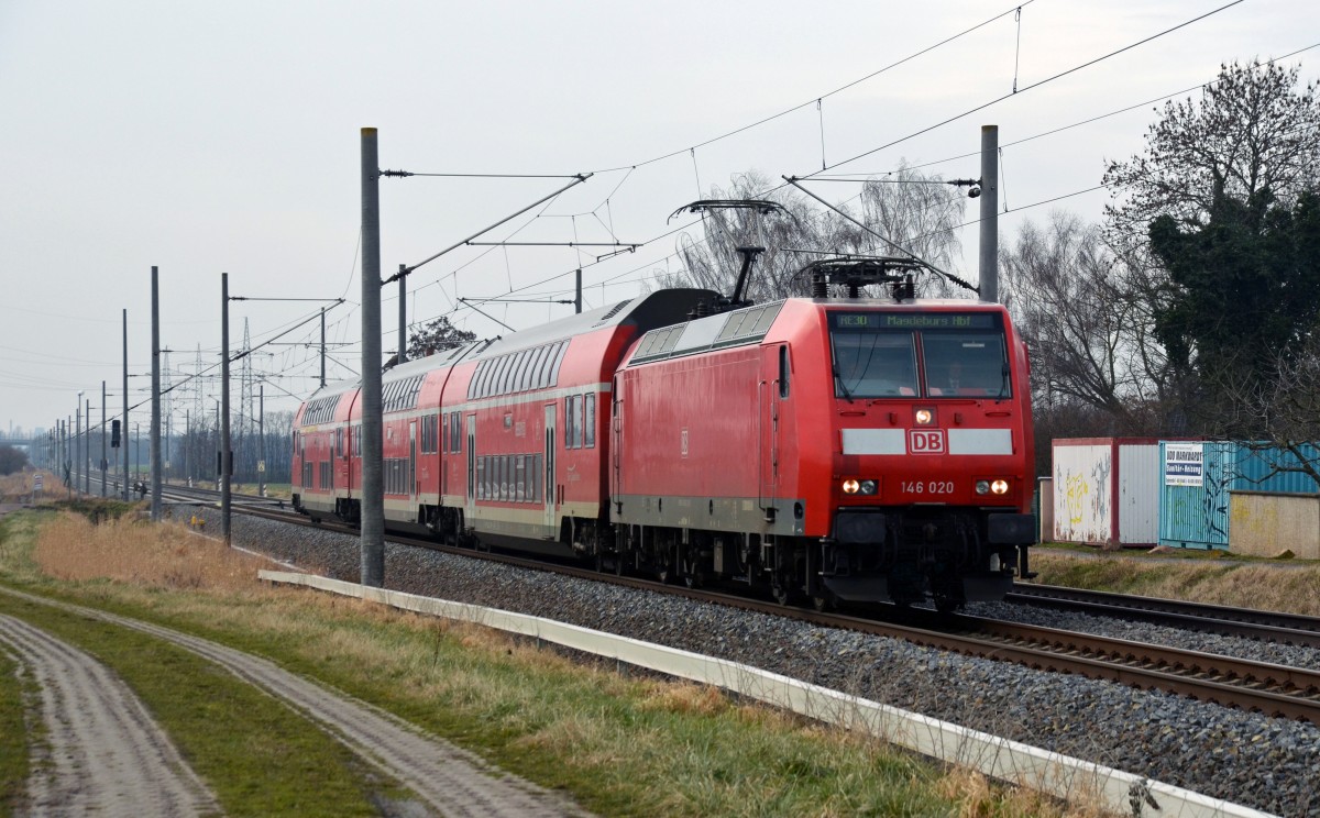 146 020 zog am 17.02.16 einen RE nach Magdeburg durch Braschwitz. Seit dem Fahrplanwechsel werden die RE Halle-Magdeburg mit dieser Baureihe gefahren, wegen der Bauarbeiten im Hallenser Hbf außerdem bis Naumburg(S) verlängert.