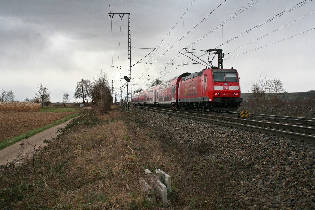 146 112-8 mit einem RE von Basel nach Offenburg am Nachmittag des 28.02.14 beim Verlassen des Bahnhofbereichs von Mllheim (Baden).