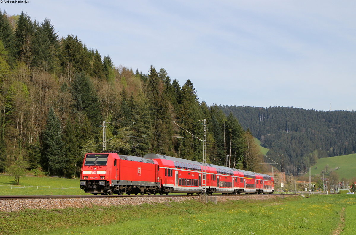 146 238-1 mit dem RE 4719 (Karlsruhe Hbf-Konstanz) bei Hausach 12.4.17