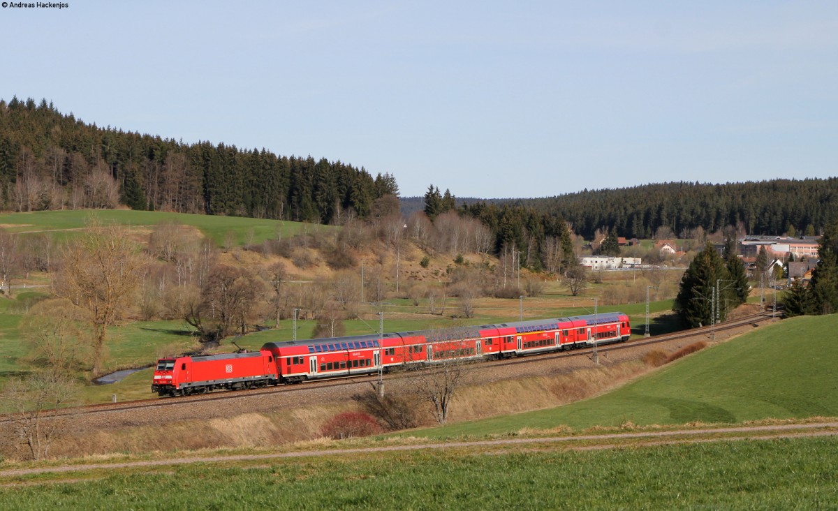 146 239-9 mit dem RE 4713 (Karlsruhe Hbf-Konstanz) bei Peterzell 14.4.15