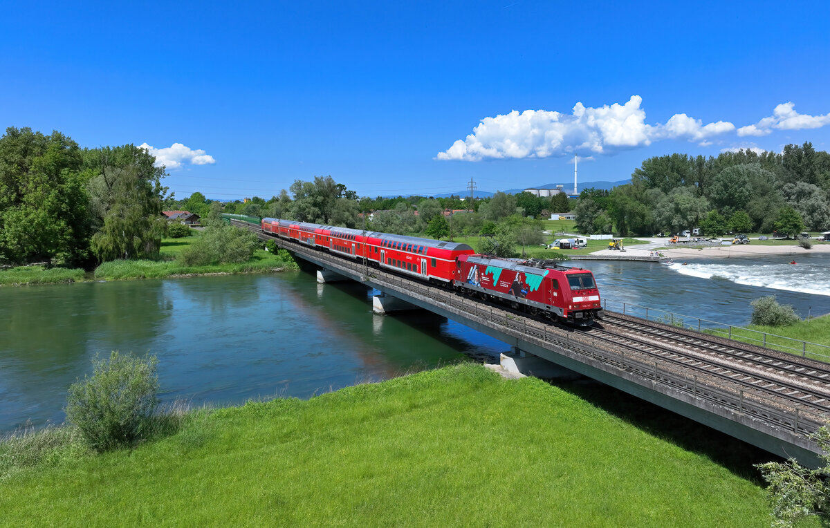 146 245 mit einem RE3 am 13.05.2024 bei Plattling.