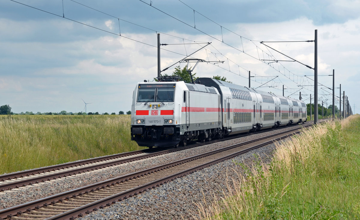 146 573 schleppte am 22.06.16 ihren IC 2035 aus Norddeich kommend durch Braschwitz nach Leipzig.