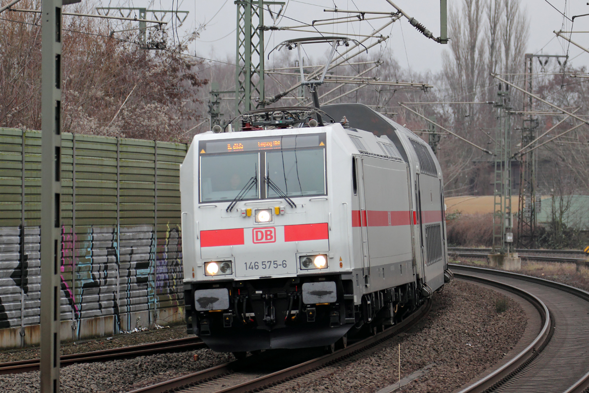 146 575-6 mit einem IC nach Leipzig durchfährt Lehrte 2.1.2016