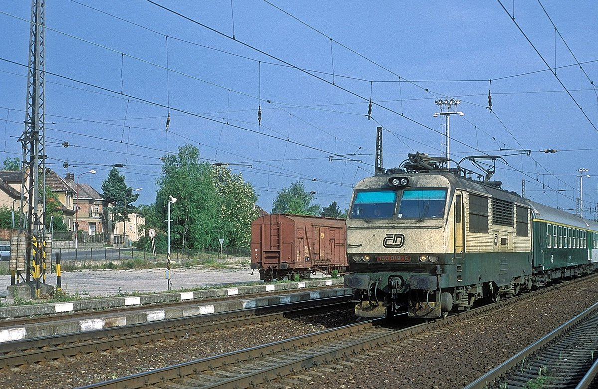 150 019  Uvaly  21.05.98