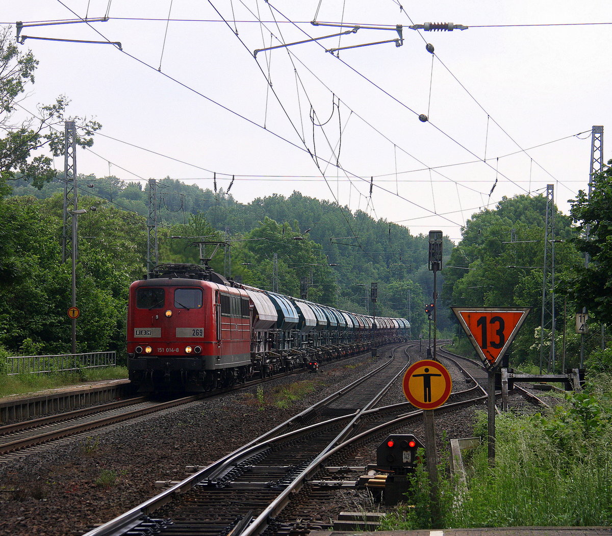  151 014-8 der RBH (RBH 269) kommt aus Richtung Aachen-West,Laurensberg,Richterich und fährt durch Kohlscheid  in Richtung Herzogenrath,Hofstadt,Finkenrath,Rimburg,Übach-Palenberg,Zweibrüggen,Frelenberg,Geilenkirchen,Süggerrath,Lindern,Brachelen,Hückelhoven-Baal,Baal,Erkelenz,Herrath,Beckrath,Wickrath mit einem lagen Kalkzug aus Marche-les-Dames(B) nach Hagen(D). 
Aufgenommen vom Bahnsteig 2 in Kohlscheid. 
Bei Sonne und Gewitterwolken am Nachmittag vom 2.6.2016.